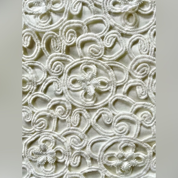 WOMANS J MCLAUGHLIN WHITE DRESSY SHORTS SIZE 6 - Picture 2 of 9